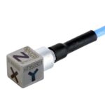 Accéléromètre triaxial miniature (1 g.) ICP® 5 mV/g +180 °C, câble rallonge non fourni • Sensibil...